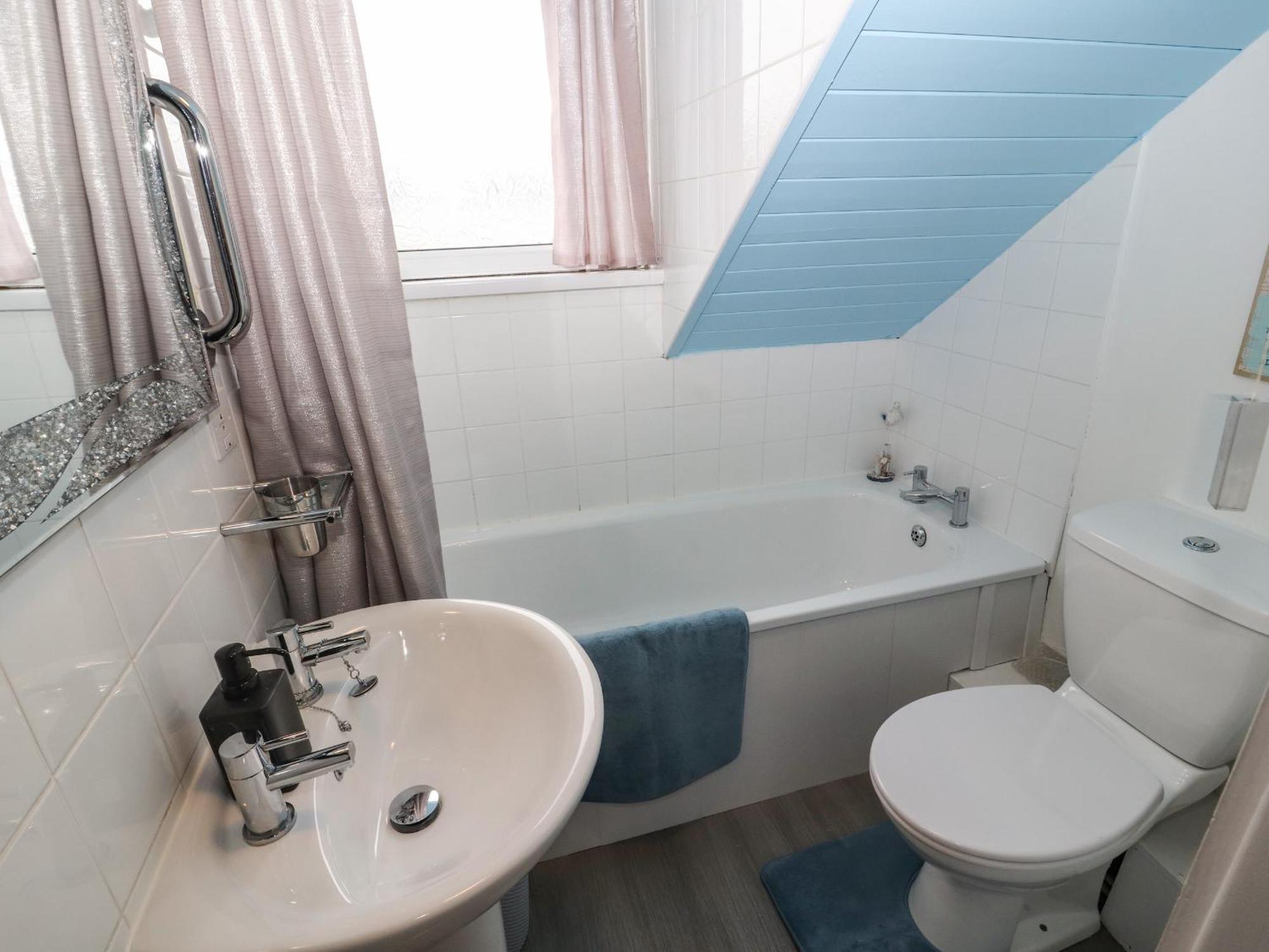 Harbour View Villa Милъм Екстериор снимка